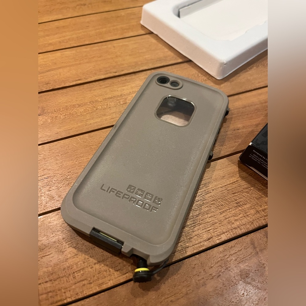 LifeProof Rugged Phone Case iPhone 5 s